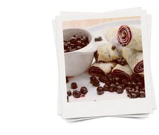 pannekaker med blabarsyltetoy